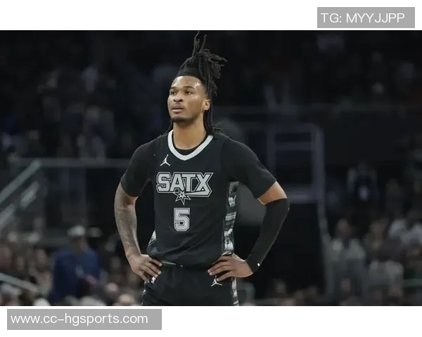 马刺新赛季球衣正式发布卡斯尔亲自试穿展现独特魅力与设计风格 马刺新赛季球衣正式发布卡斯尔亲自试穿展现独特魅力与设计风格