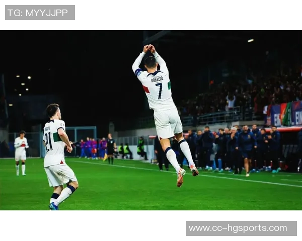 C罗四十岁依然年轻面容整形医生揭秘其可能的多次整形手术经历